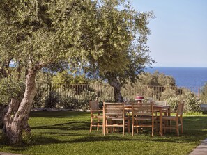 Ample outdoor spaces to cherish during your holiday break with us. 