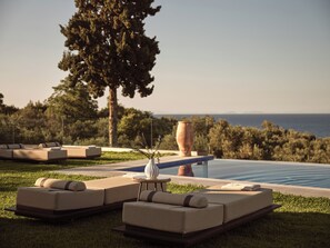 This wonderful holiday home flaunts iconic exteriors