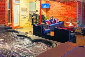 Indoor spa tub