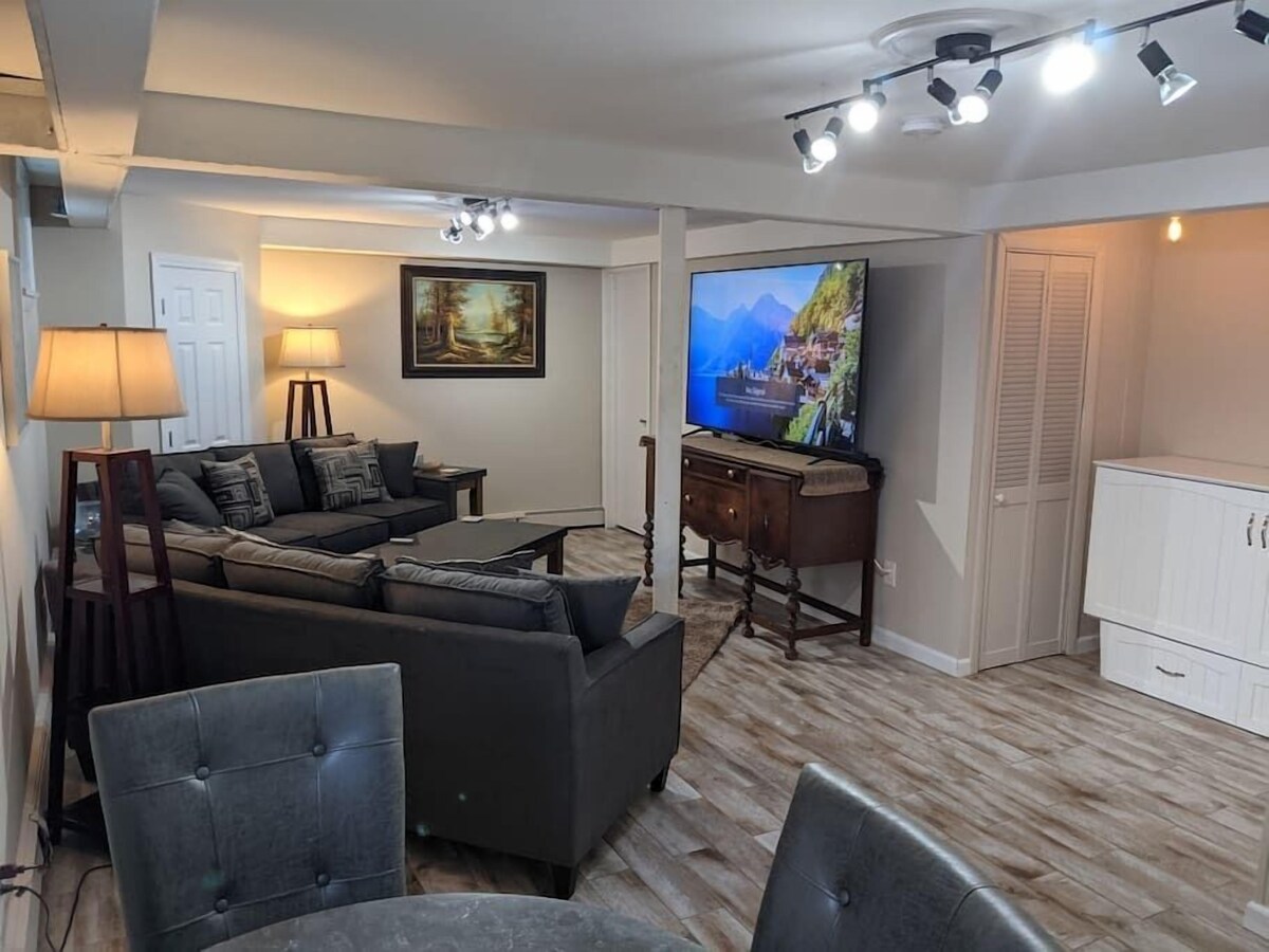 Comfort Suite – HUGE fenced yard. 40 min NYC