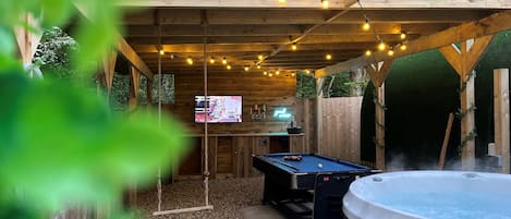 Hot tub and garden area