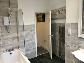 Bathroom - Bath or shower