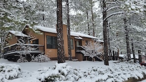 Cheerful Kathy's Cabin Vacation Rental | 3BR| 2BA | Steps Required | 1,910 Sq Ft