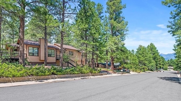 Cheerful Kathy's Cabin Vacation Rental | 3BR| 2BA | Steps Required | 1,910 Sq Ft