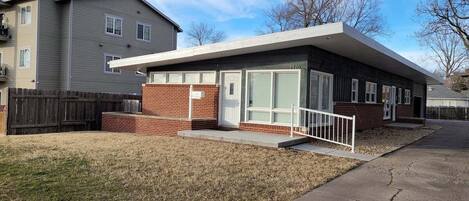 Historic Mid-Century Modern Duplex -- Back Unit -- Secluded and quiet