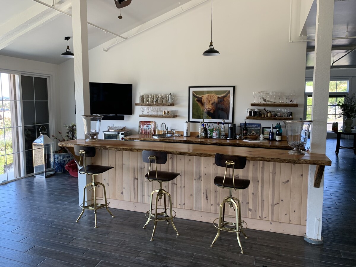 Ocean view suite in a restored barn – walkable to Pt. Lobos and Monastery Beach!