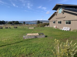 Horseshoes and Corn hole with a view of the Pacific!