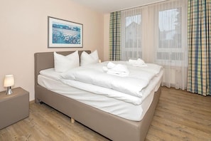 Schlafzimmer mit Doppelbett