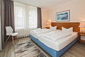 Schlafzimmer mit Doppelbett