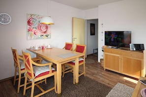 Wohn-Essbereich mit TV
