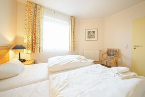 Schlafzimmer mit Boxspringbett