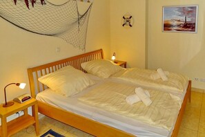 Schlafzimmer mit Doppelbett