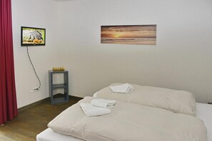 Schlafzimmer mit Doppelbett