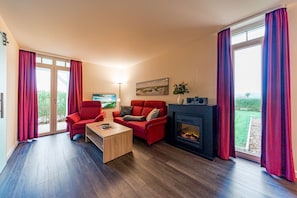 Wohnbereich mit Flatscreen-TV