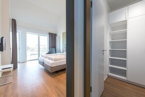 Flur mit Zugang zum Schlafzimmer