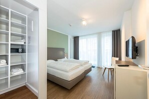 Flur mit Blick zum Schlafzimmer