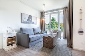 Wohn-/Essbereich mit Doppelschlafcouch