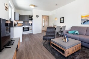 Wohn-/Essbereich mit Doppelschlafcouch