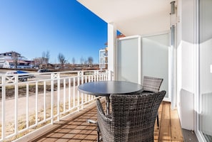 Balkon mit Gartenmöbeln - gbmv0-02 - Großenbrode
