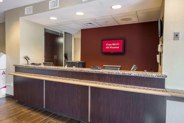 24/7 front-desk area where you can store your luggage before check in and after check out.