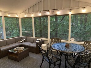 Screened in porch w/ Smart TV