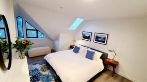 Third bedroom: King bed