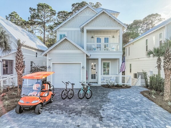 Brand New Beach House! Golf Cart & 4 bikes included!