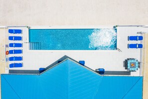 Beautiful oceanfront pool