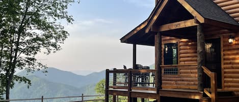 The cabin entrance has three steps leading up to the deck and front door.