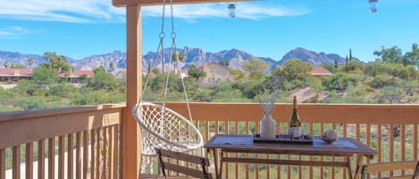 Mountain view, above the pool, wine tasting on the balcony