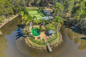Pool & Tennis court 50m from house