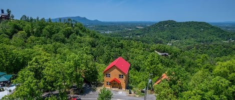 Pigeon Forge Cabin Chasing Views