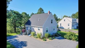 Driveway space for plenty of cars. And ample yard space for dogs and games
