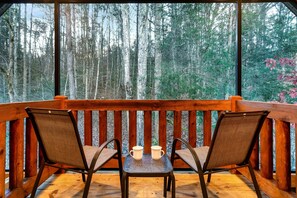 Private screened in porch off of loft feels like a tree house