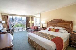 Comfortable King size bed! Exact unit will be assigned upon arrival. Views, colors and decoration may vary.