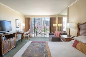 Comfortable King size bed! Exact unit will be assigned upon arrival. Views, colors and decoration may vary.