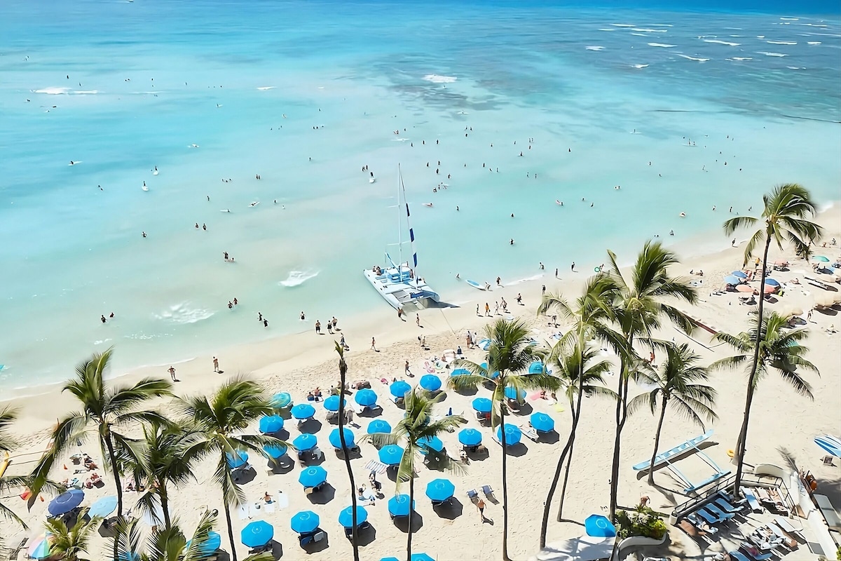 On Beautiful Waikiki Beach! Pool, Spa, 3 On-Site Restaurants, Water Activities