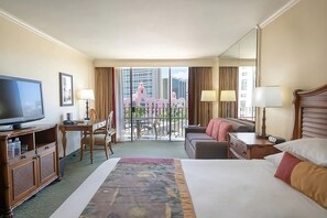 Comfortable King size bed! Exact unit will be assigned upon arrival. Views, colors and decoration may vary.
