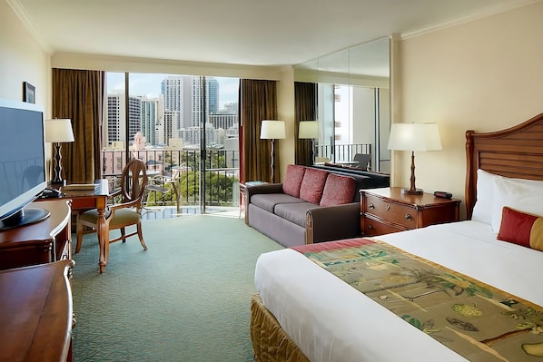 Comfortable King size bed! Exact unit will be assigned upon arrival. Views, colors and decoration may vary.