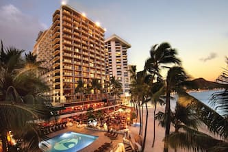 2 Great Units, Just Steps to the Beach, Pool, Dining, Spa, Diamond Head