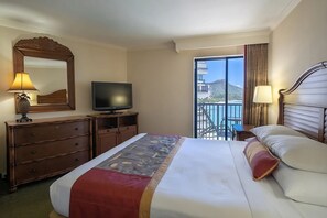 King size bed, large and oh so relaxing!
Exact unit will be assigned upon arrival. Views, colors and decoration may vary.