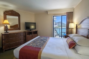 King size bed, large and oh so relaxing!
Exact unit will be assigned upon arrival. Views, colors and decoration may vary.