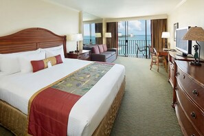 Comfortable King size bed! Exact unit will be assigned upon arrival. Views, colors and decoration may vary.