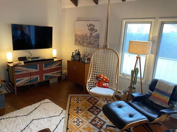 With a warm, 70s southwestern vibe, you'll feel ready to relax in any season