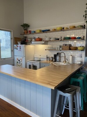 Full stocked kitchen with all the tools an amateur cook needs