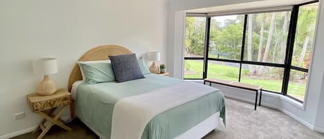 Bright and huge Master bedroom with queen bed, WIR, fan and ensuite