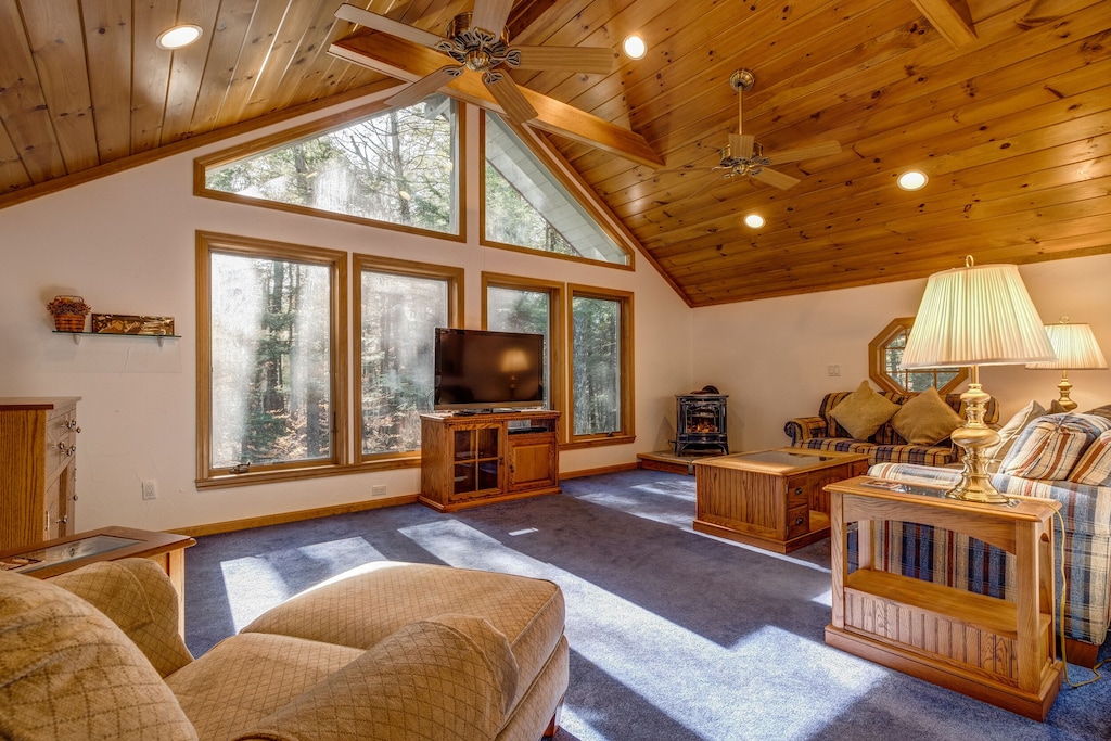 A tall ceiling and tall windows make a vacation rental near North Conway very bright