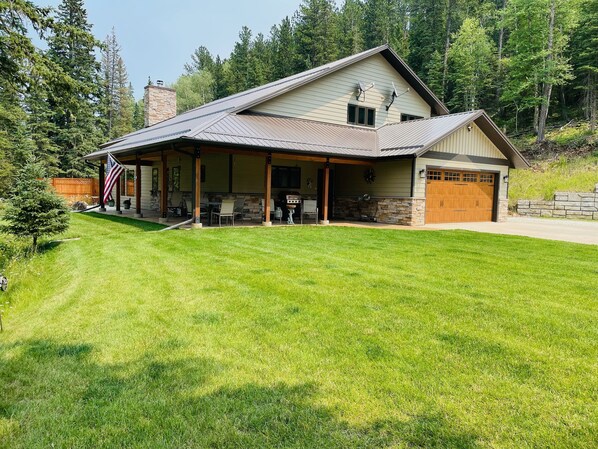 Beautiful home near Elk Creek with large walk out patio