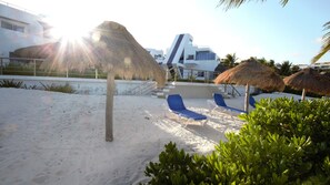 Relax on the beach -- chairs and palaces provided!