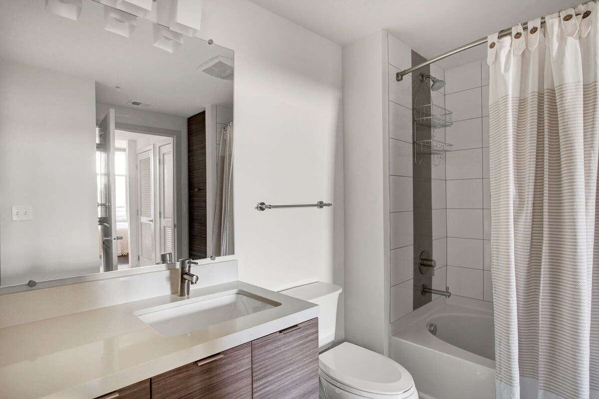 Premium Bethesda 1BR w/ W/D, Gym & Lounge, walk to Metro, by Blueground